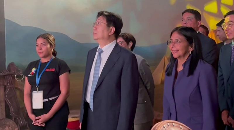 Delegación del Banco de Desarrollo de China Recorre la Expo Simón