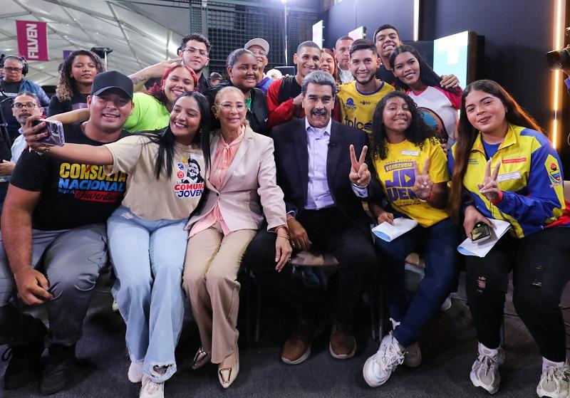 Jóvenes impulsan 37 mil proyectos comunitarios para consulta del 27J