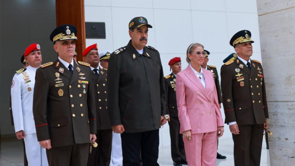 Maduro destaca el compromiso patriótico de la carrera militar en acto de ascensos