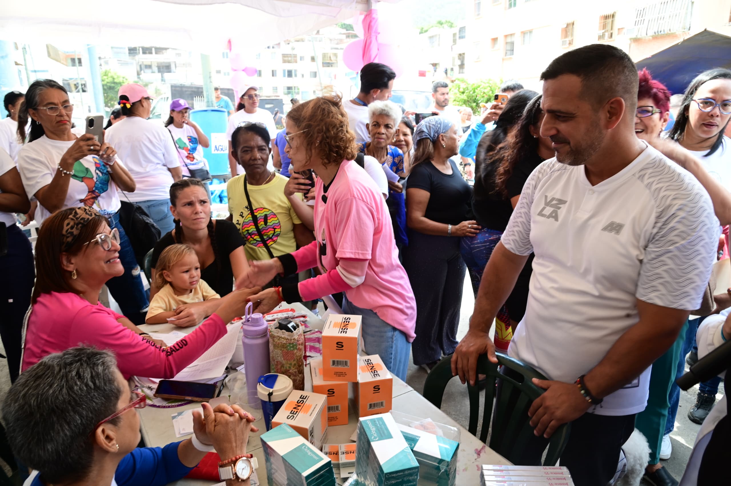 Llevan protección integral a familias afectadas por bombardeos en La Soublette