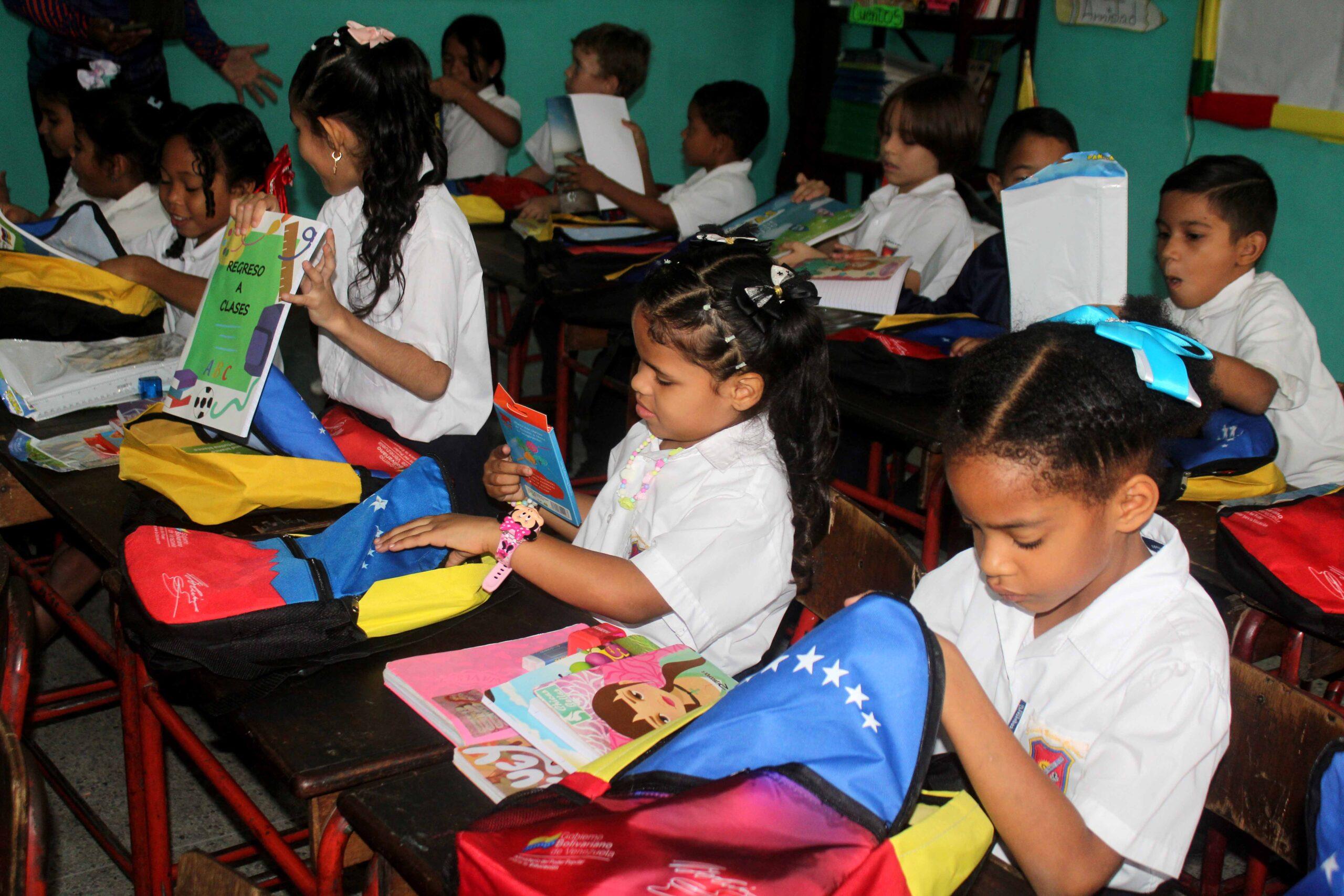 Más de 400 mil estudiantes carabobeños regresaron a las aulas de clase