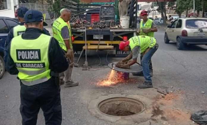 Ejecutan labores de mantenimiento vial en la parroquia Altagracia de Caracas