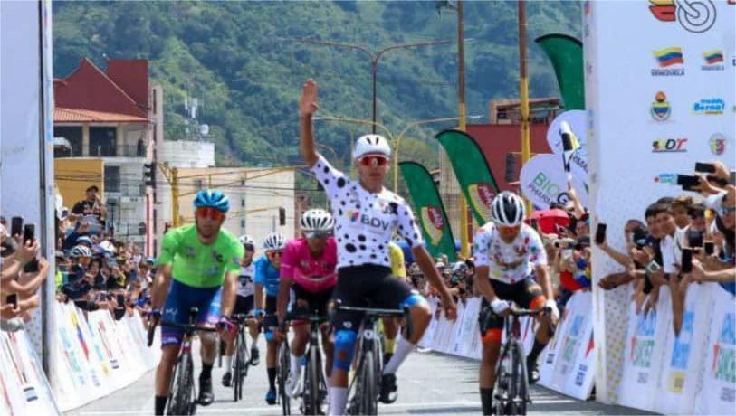 El venezolano Anderson Paredes gana la sexta etapa de la Vuelta al Táchira 2026