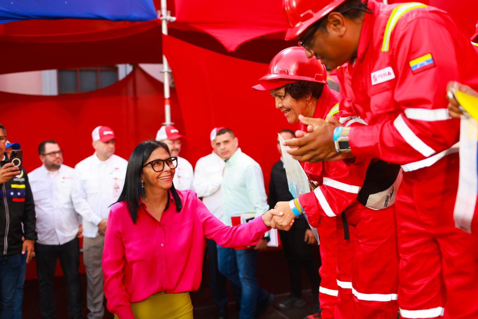 Presidenta (E) Delcy Rodríguez recibió a la Marcha de la Clase Obrera en respaldo a la Ley de Hidrocarburos