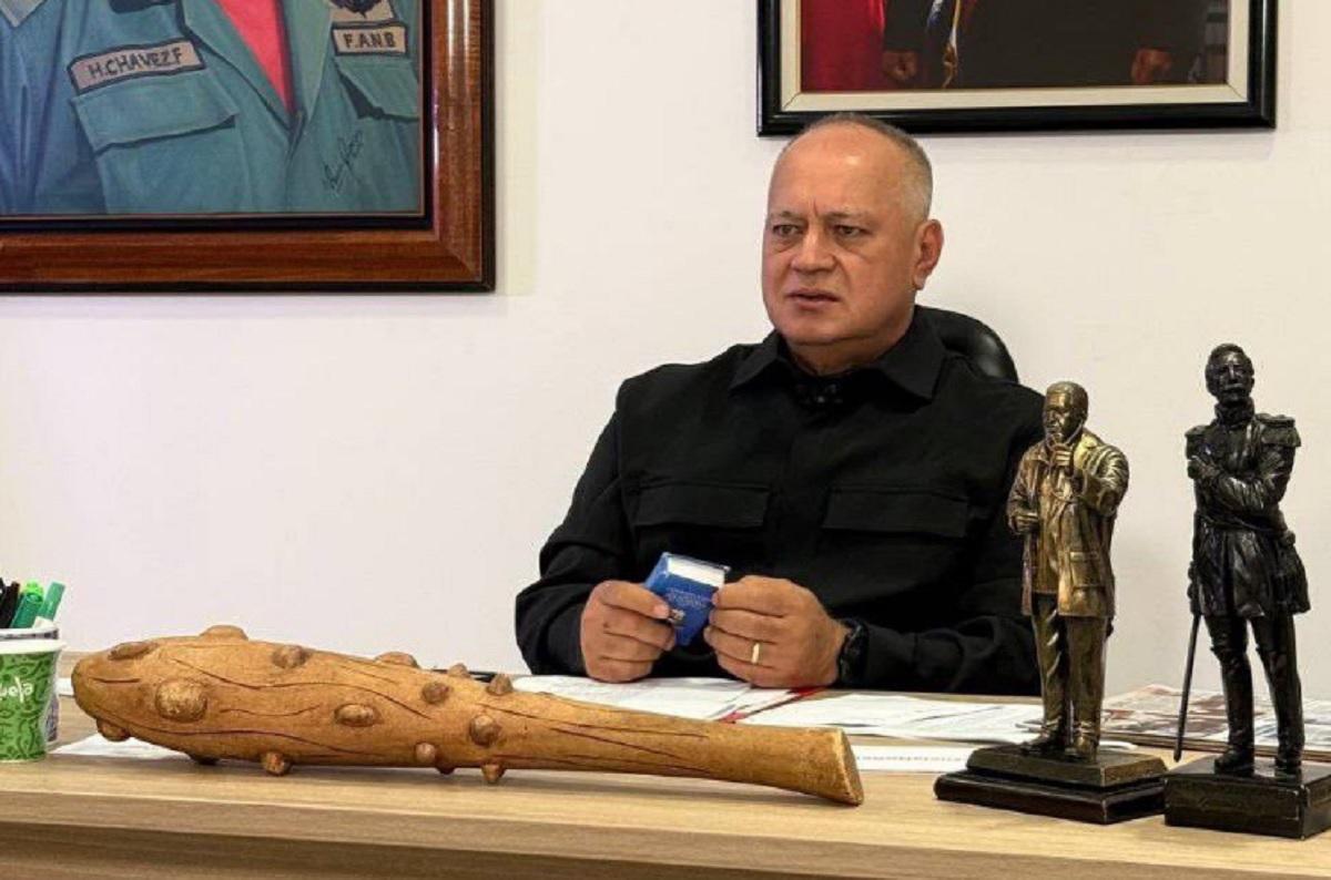 Diosdado Cabello reports there are at least 100 dead after attacks by the US