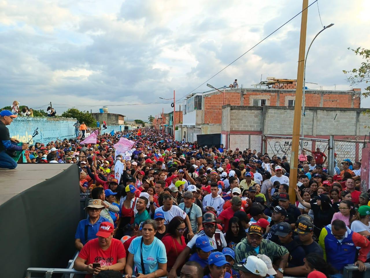 Carabobeños marcharon en Valencia en apoyo al presidente Maduro y la primera dama Cilia Flores