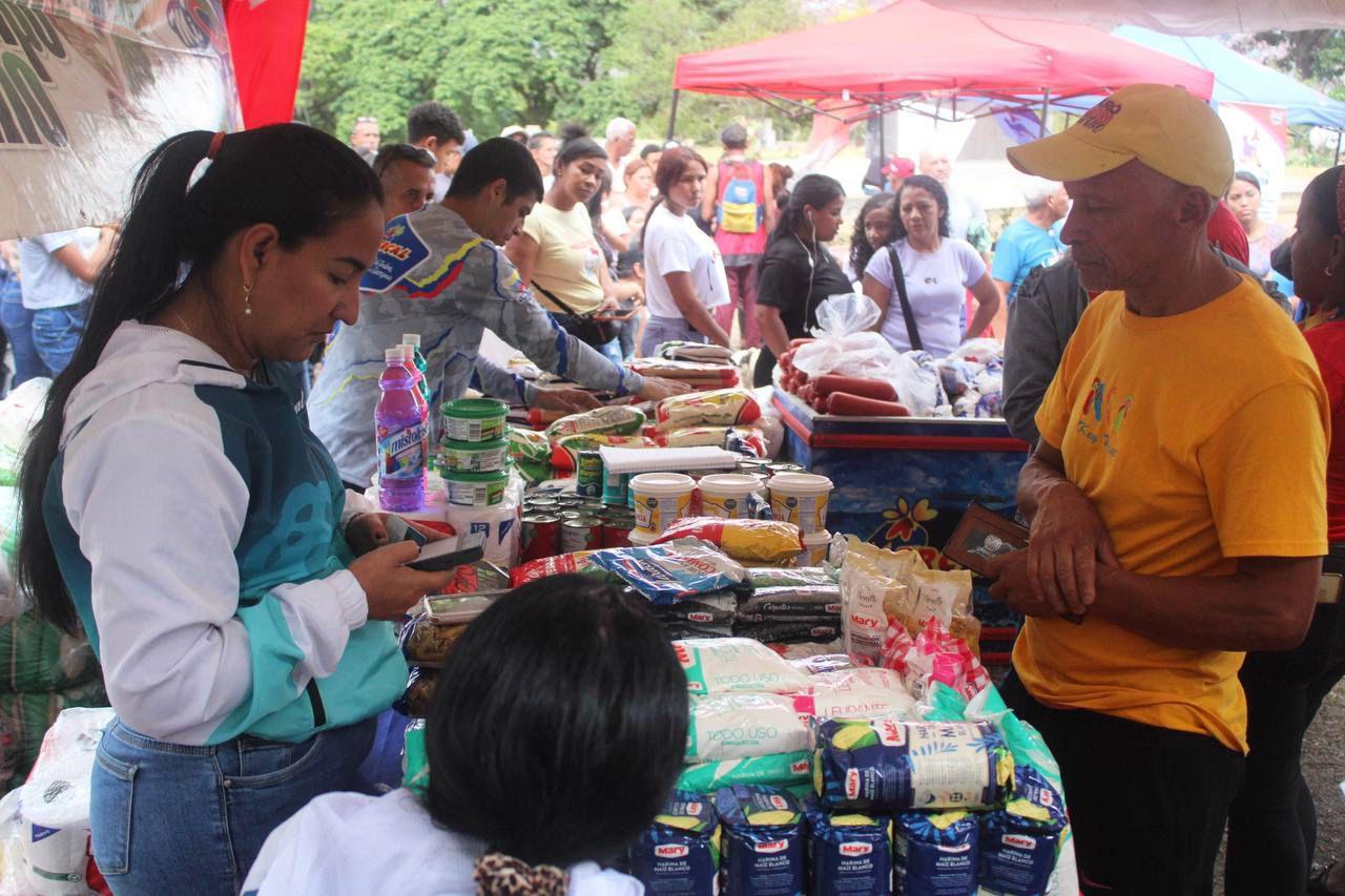 Gobierno de Caracas atendió a familias de Santa Rosalía, Antímano y Macarao