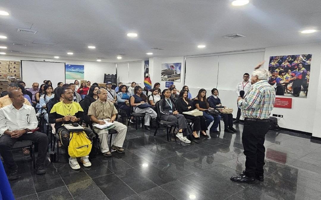 Estudiantes y Prestadores de Servicio Turístico se forman en Prospectiva Turística