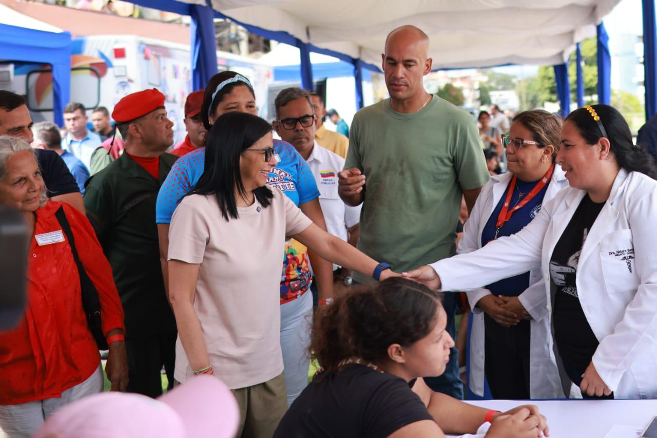 Presidenta (E) Delcy Rodríguez lidera jornada de atención social integral en La Guaira