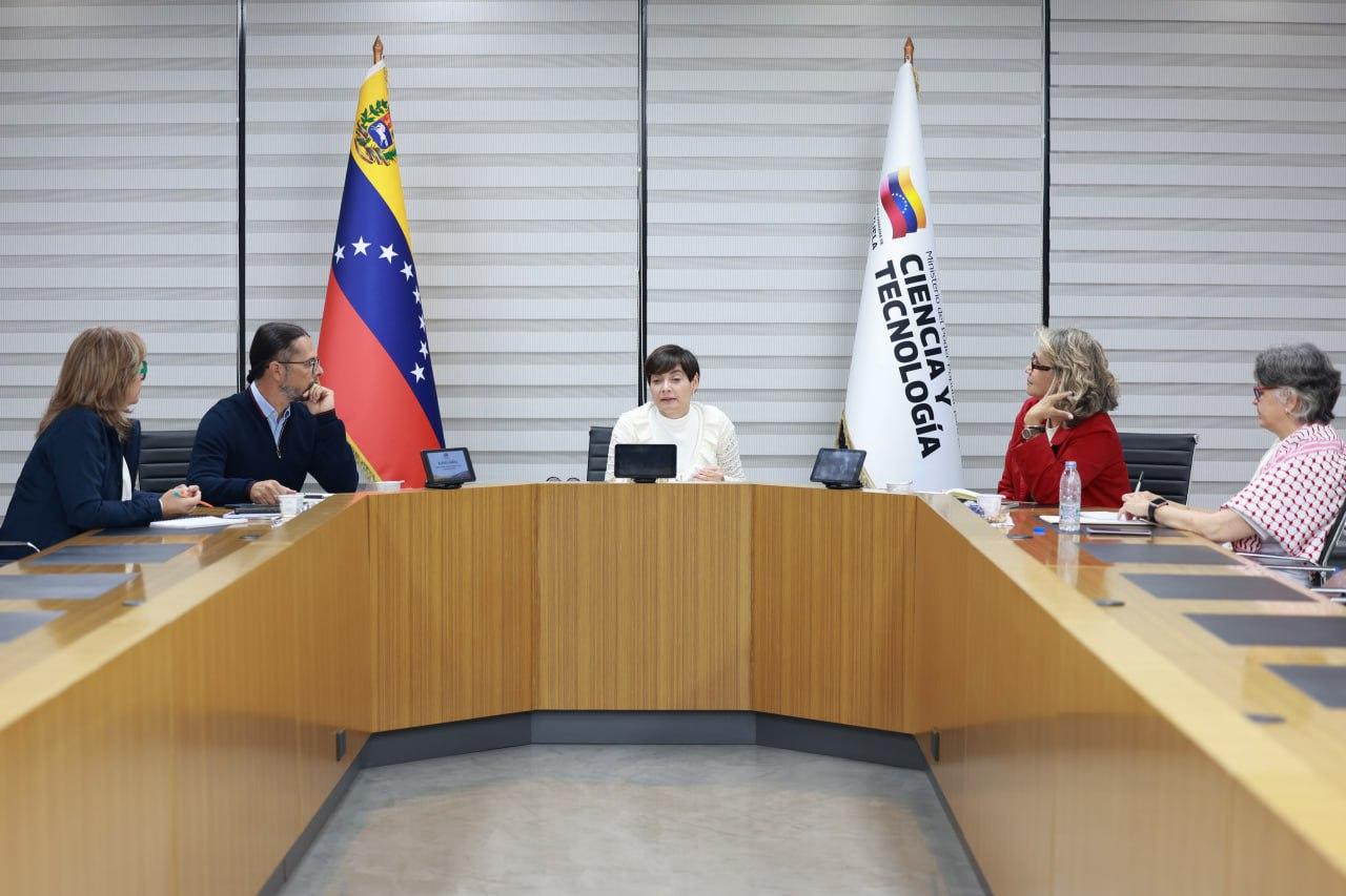 Autoridades evalúan agenda nacional de salud