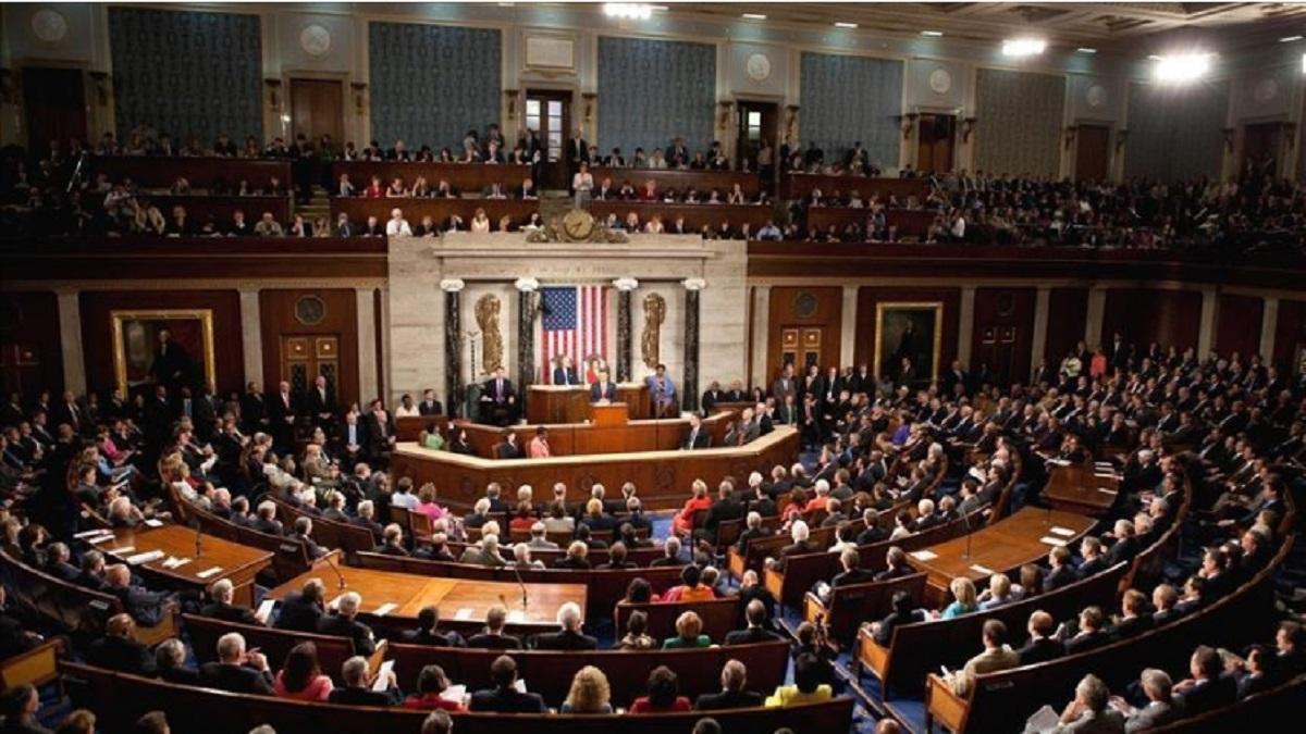 Senado de EEUU aprueba resolución para limitar la autoridad militar de Trump en Venezuela