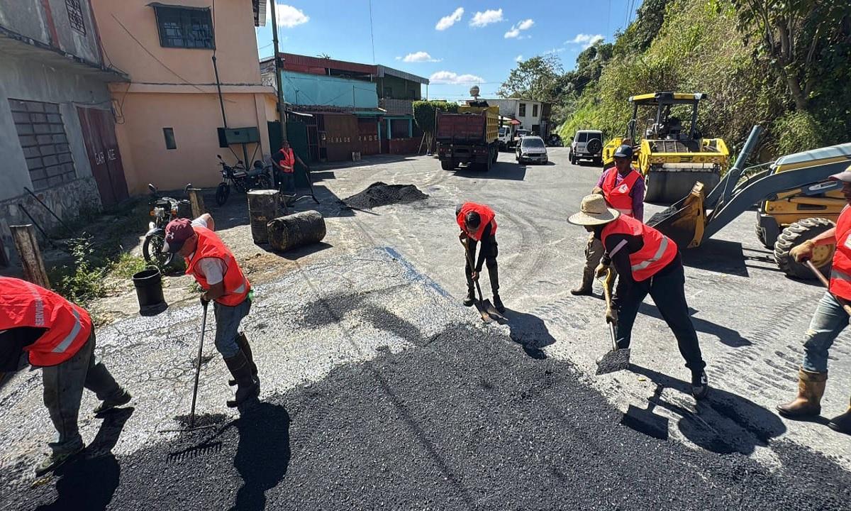 Consolidan la seguridad vial en Guárico con despliegue de bacheo asfáltico