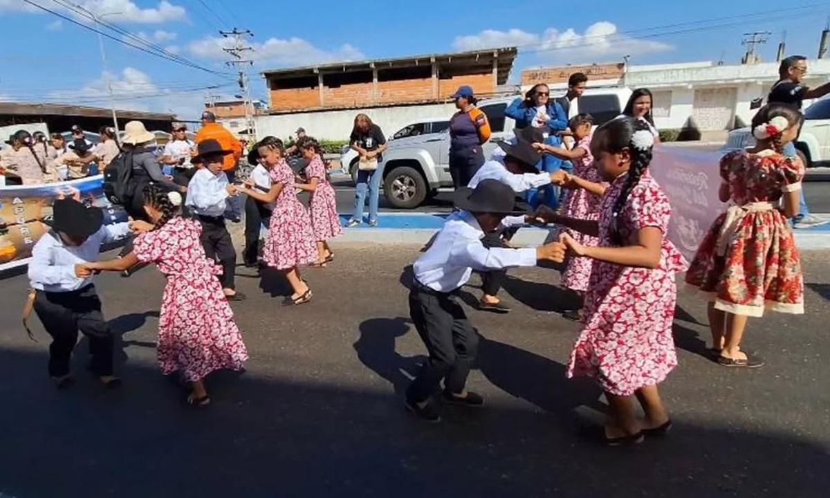 Apureños exaltan su patrimonio cultural con competencia de Joropazo