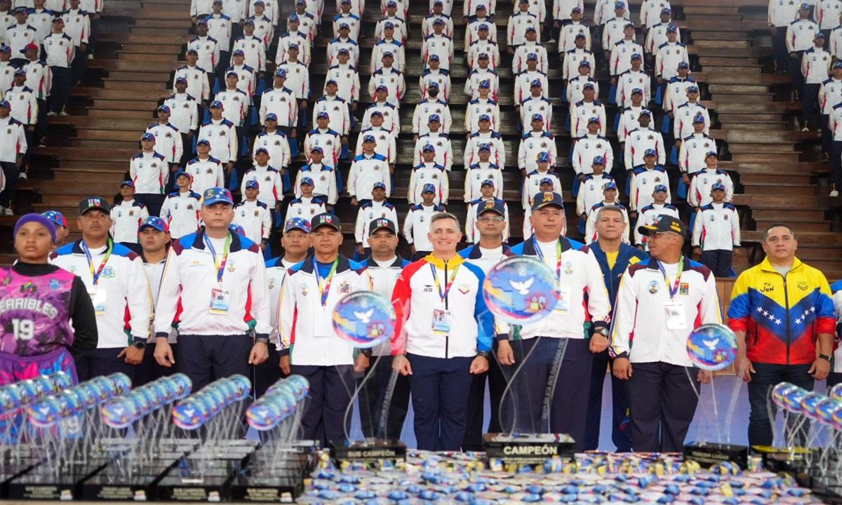 Atletas militares reciben equipamiento de alto rendimiento para los Juegos Inter-Academias