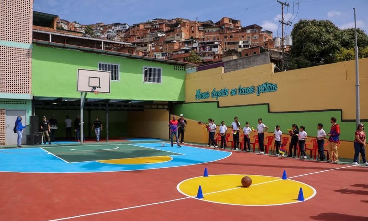 Rehabilitan cancha deportiva e inauguran salas de autogobierno en Santa Rosalía