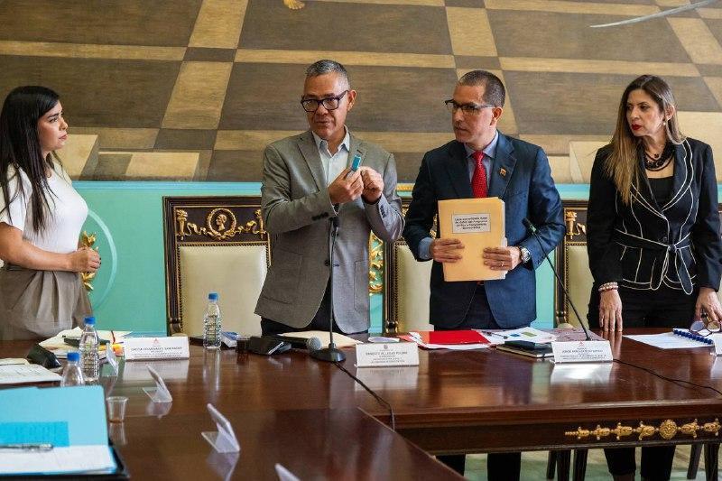 Juramentadas Subcomisiones de la Ley de Amnistía para la Convivencia Democrática