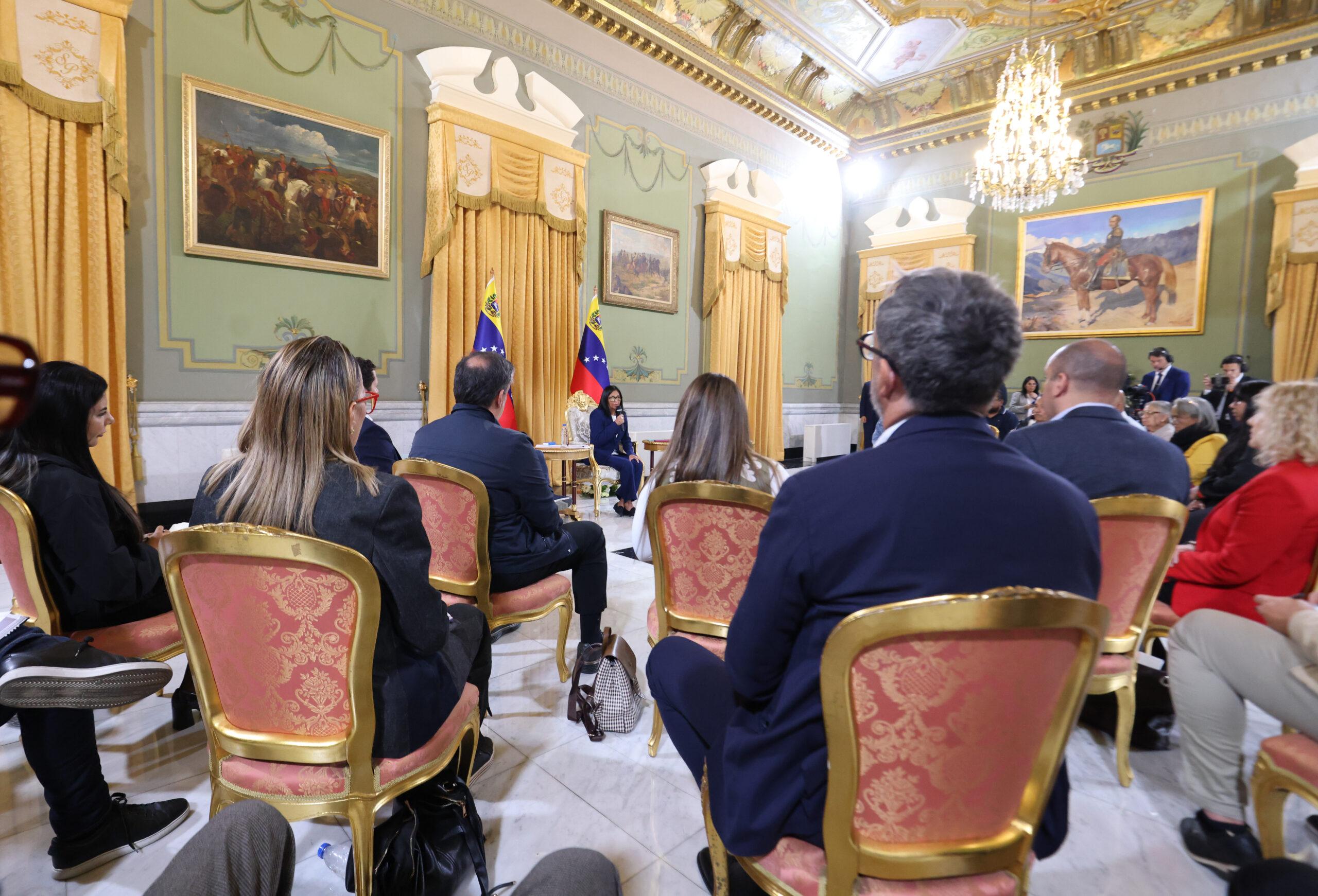 Presidenta (E) Delcy Rodríguez recibió  a víctimas de violencia política tras aprobación de Ley de Amnistía para la Convivencia Democrática