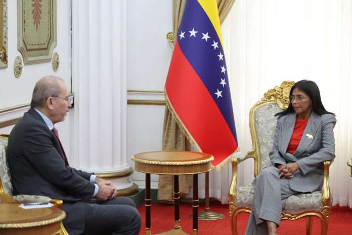 Presidenta (E) Delcy Rodríguez recibió en el Palacio de Miraflores al canciller de Jordania