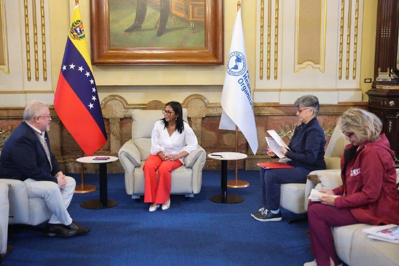 Presidenta (E) Delcy Rodríguez recibe a representante de OPS/OMS en inicio del Plan Nacional de Vacunación
