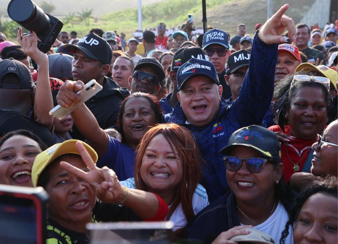 El Pueblo de Barlovento celebra la paz recuperada y ratifica apoyo a la Revolución en su gestión