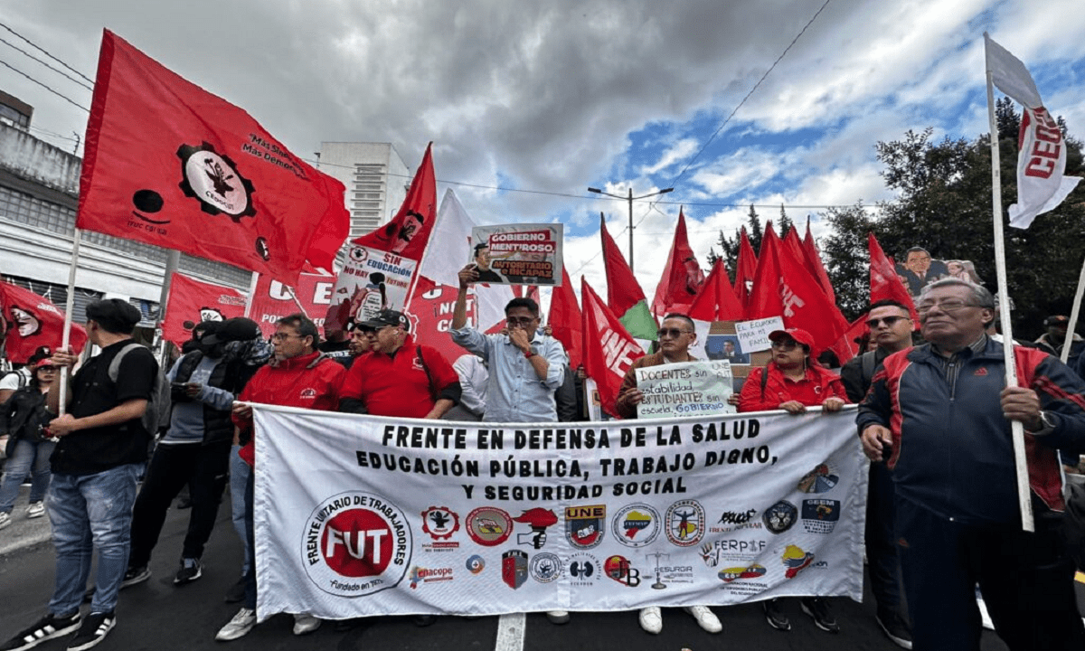 Gremios ecuatorianos llaman a paro contra medida que extiende jornada laboral a 12 horas