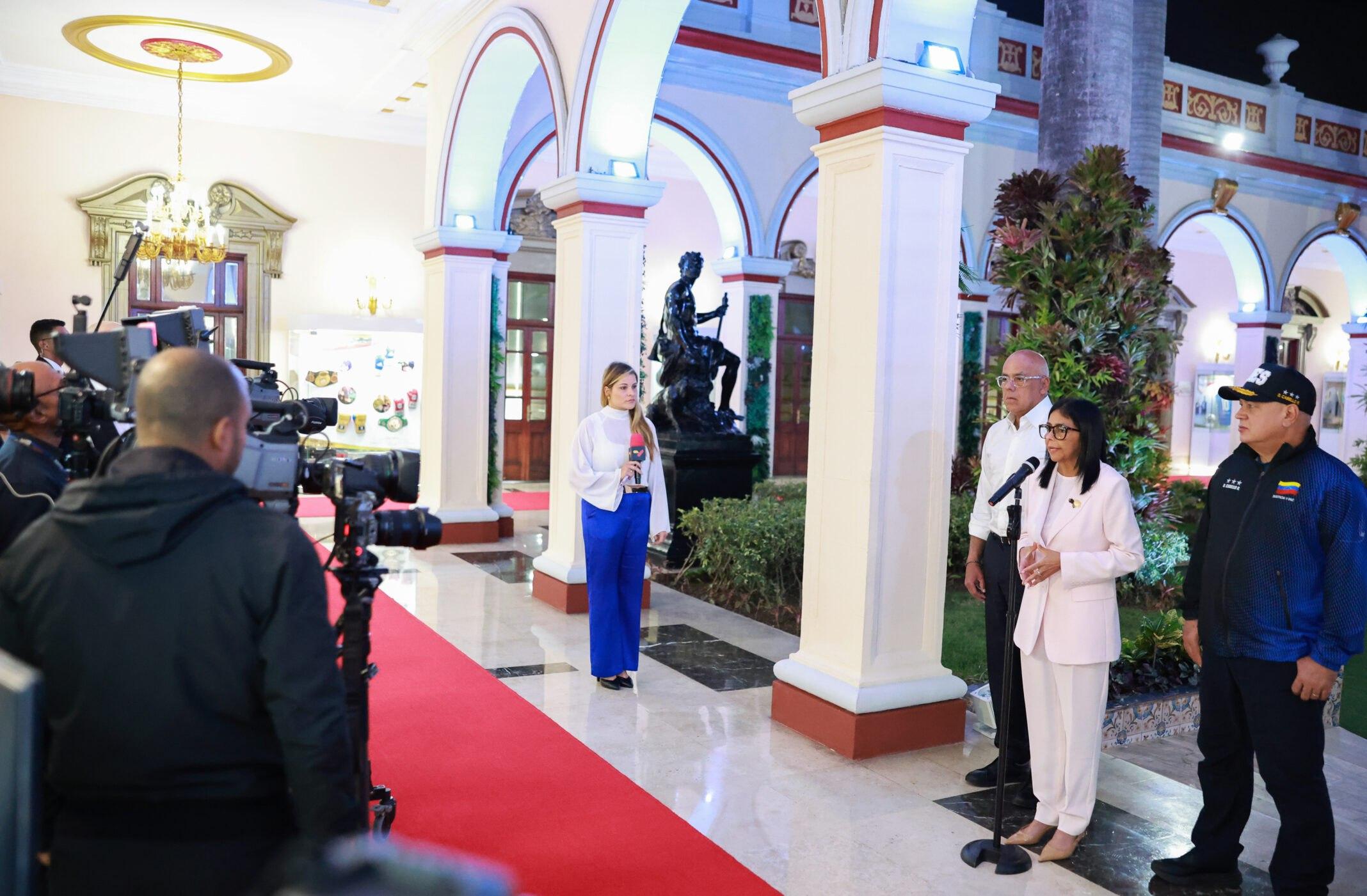 Acting President Delcy Rodríguez and US representative held a frank conversation in Miraflores