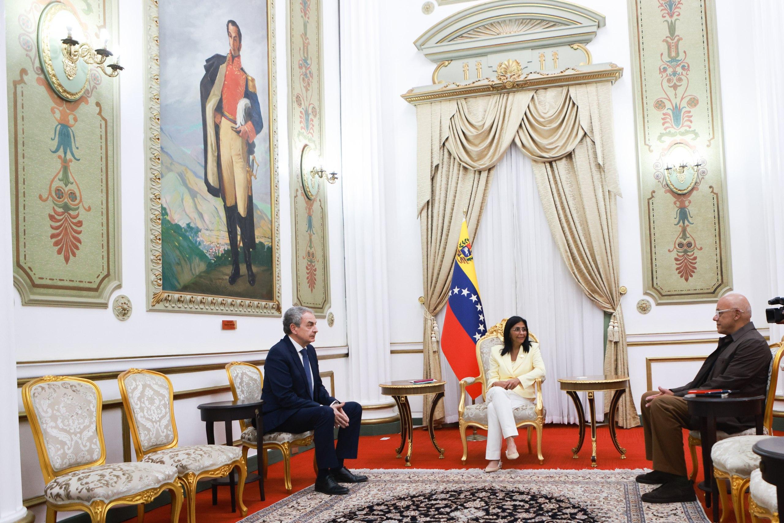 Presidenta (E) recibe a José Luis Rodríguez Zapatero en el Palacio de Miraflores