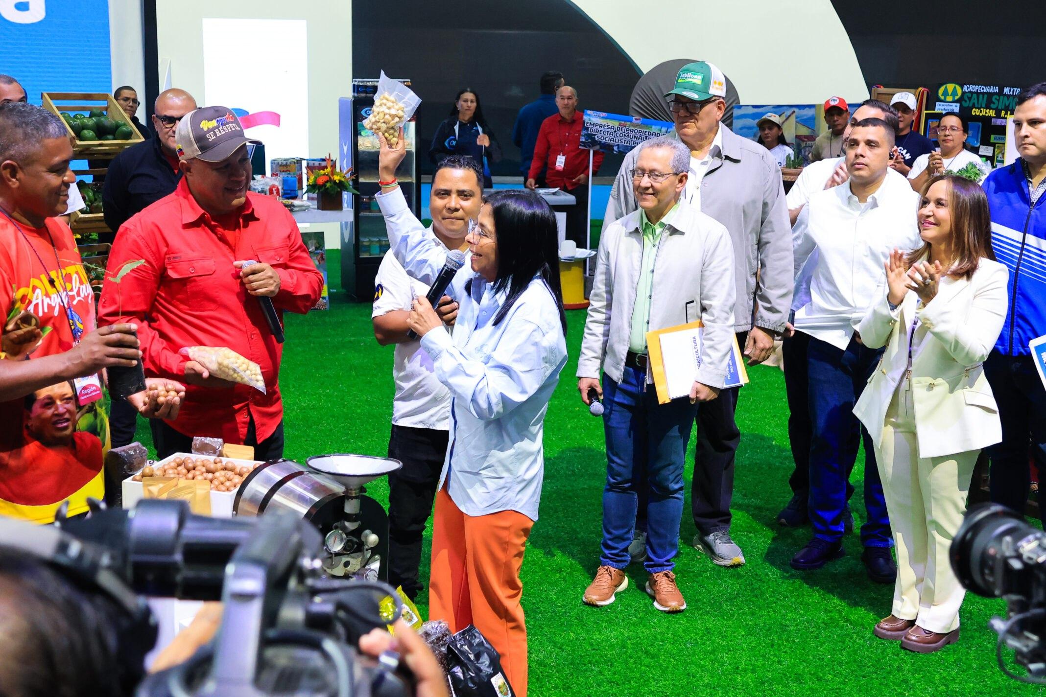 Presidenta (E) Delcy Rodríguez propone la eliminación de intermediarios, gestores y especuladores para garantizar el precio justo de los productos