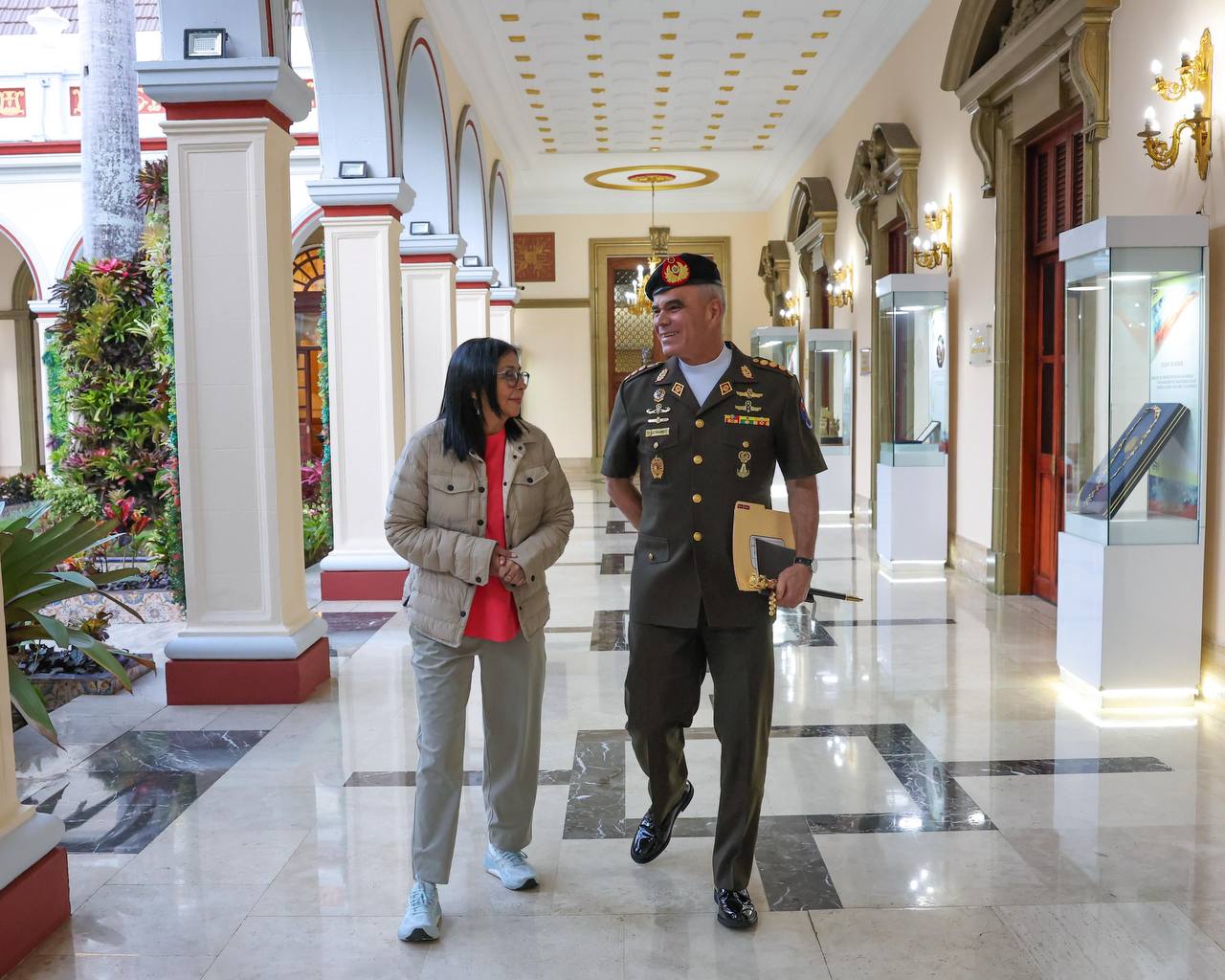 Ministro Padrino López respalda gestión diplomática de la presidenta encargada Delcy Rodríguez