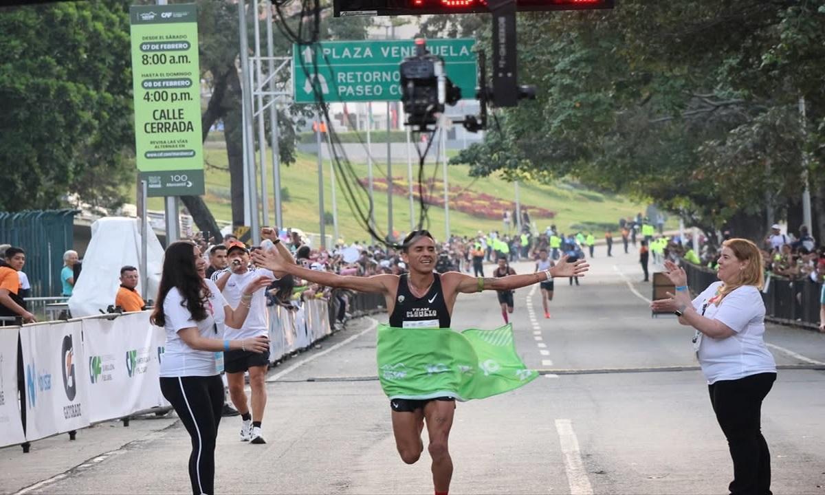 Panameño Jorge Castelblanco y la ecuatoriana Silvia Ortiz son ganadores del Maratón CAF