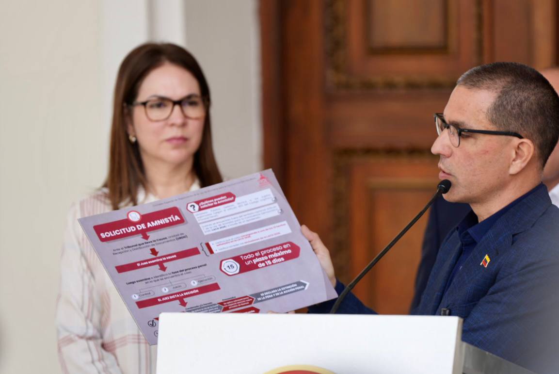 Dictan libertad plena a más de 6.000 personas