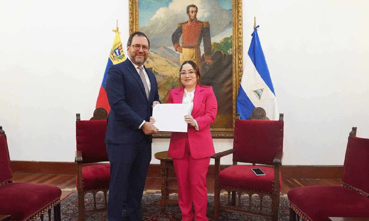 Canciller Yván Gil recibe Copias de Estilo de la nueva embajadora de Nicaragua en Venezuela