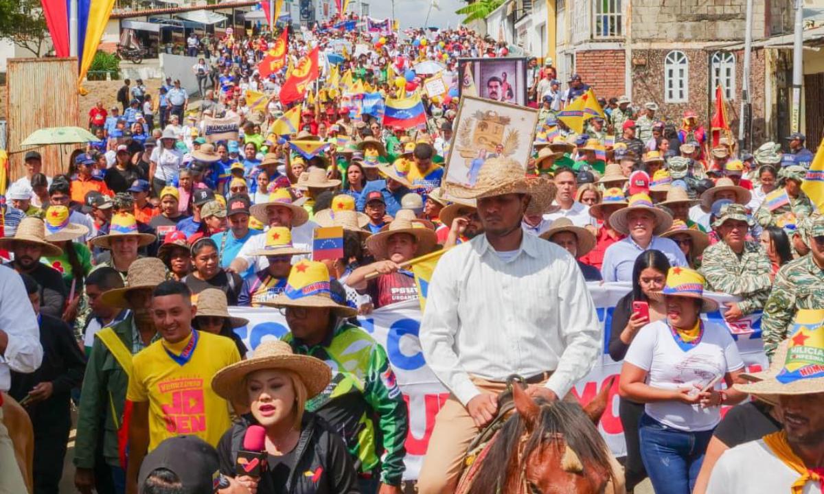 Desfile cívico-militar celebra natalicio de Zamora y reafirma el compromiso con Venezuela