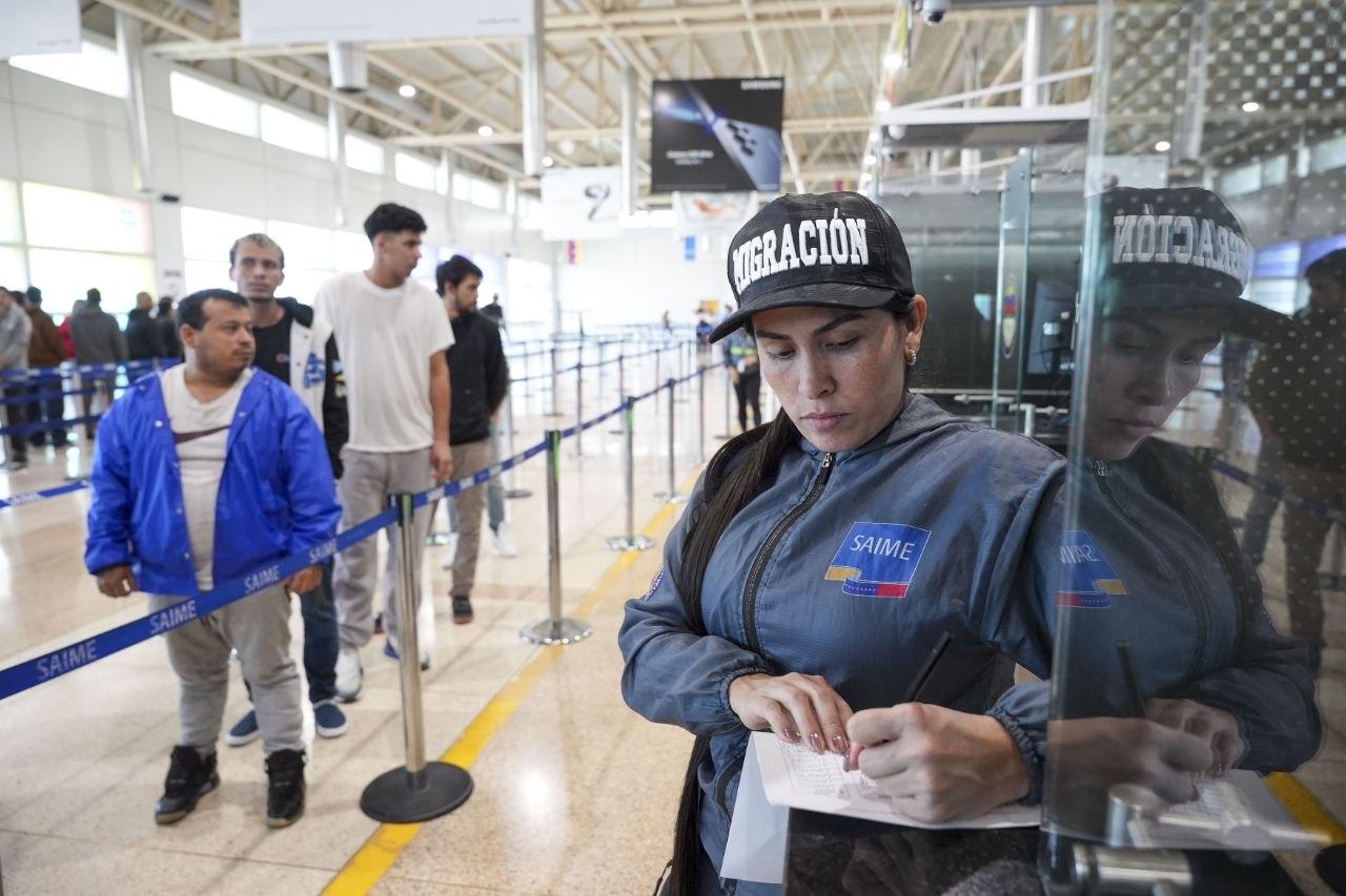 Retornan 311 venezolanos al país a través de la Gran Misión Vuelta a la Patria