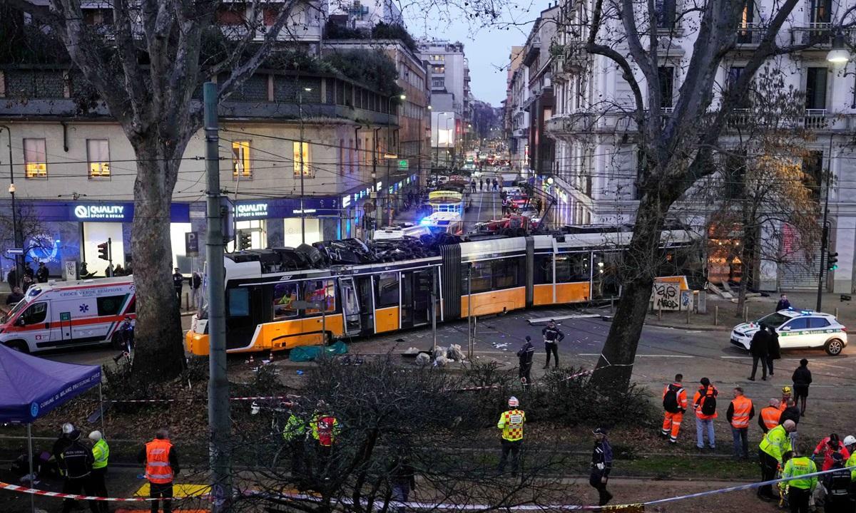Descarrilamiento de tranvía en Italia deja dos fallecidos y 40 heridos