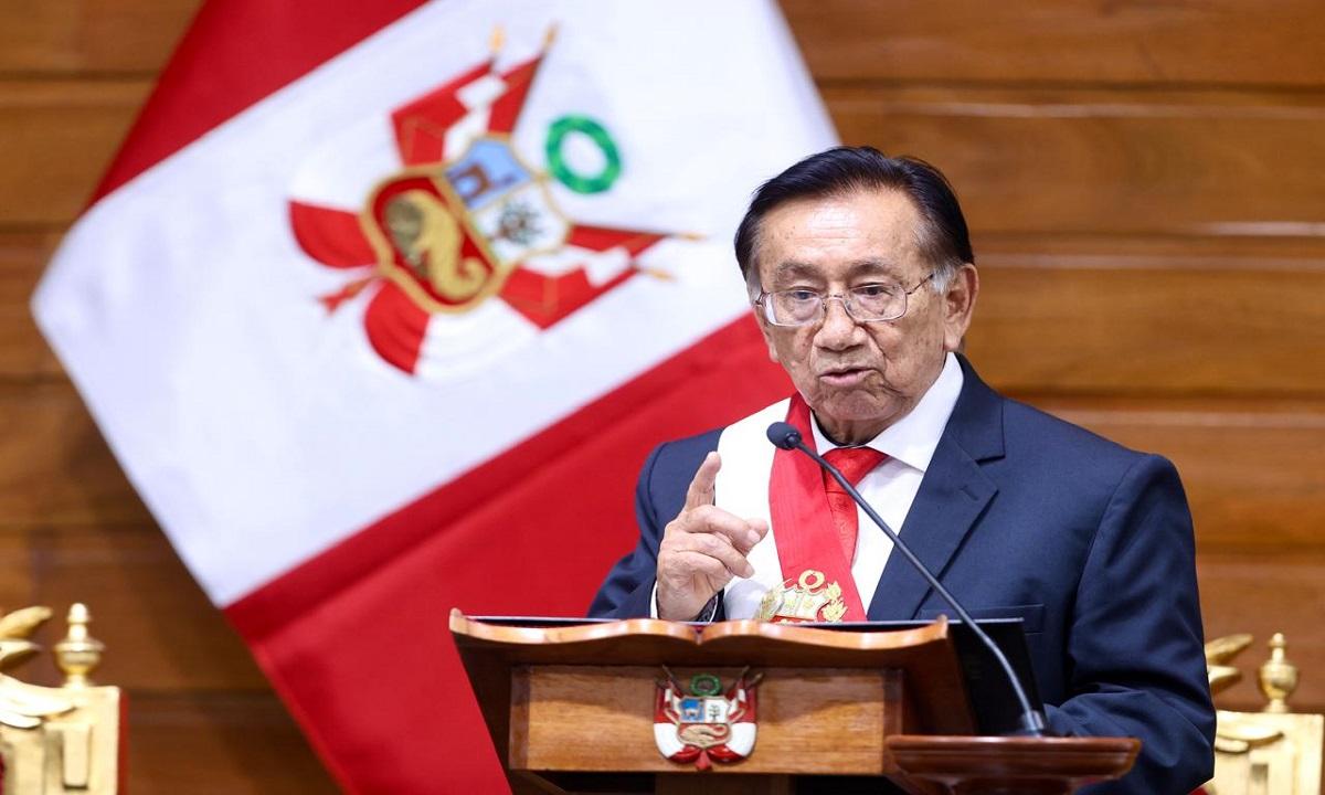 José Balcázar asume como nuevo presidente interino de Perú