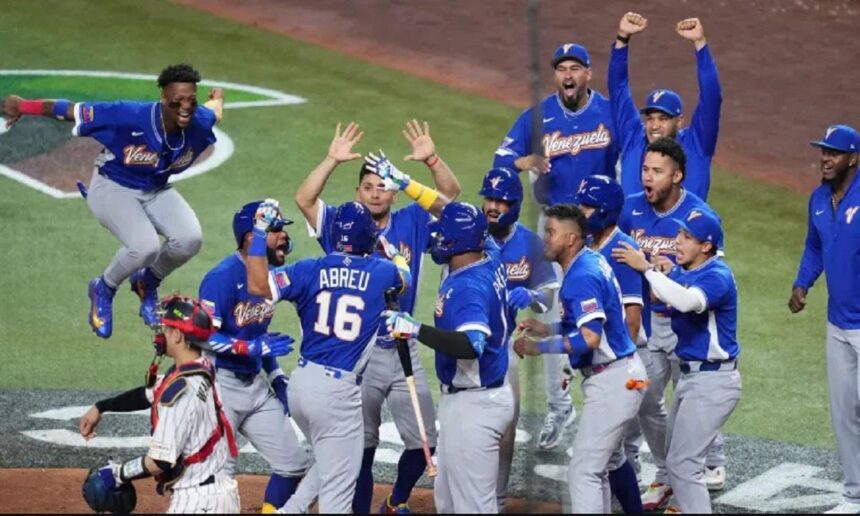 Venezuela tumba al campeón Japón 8-5 y clasifica a semifinales