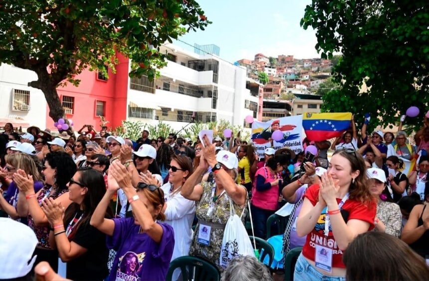 Mujeres del mundo alzan la voz por libertad de Nicolás Maduro y Cilia Flores desde La Guaira