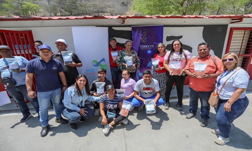 Comunas del corredor Caracas-La Guaira reciben semillas para potenciar su producción