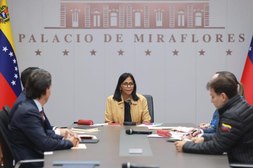 Presidenta (E) Delcy Rodríguez lidera reunión de trabajo con el Gabinete Económico