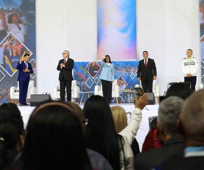 Presidenta (E) Delcy Rodríguez acompañó al pueblo evangélico en una oración por Venezuela