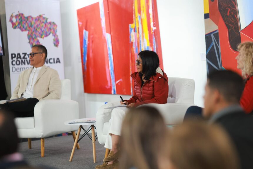 Presidenta (E) Delcy Rodríguez impulsa Programa de Convivencia Democrática y Paz en encuentro con sectores vecinales
