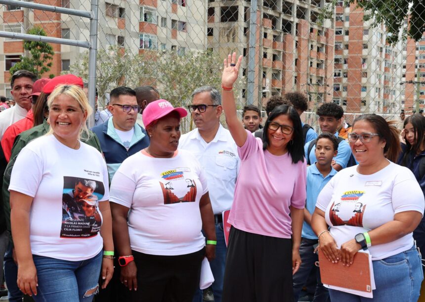 Presidenta (E) Delcy Rodríguez destaca compromiso del pueblo venezolano con la democracia