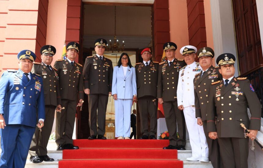 Presidenta (E) Rodríguez reconoce valía del G/J Vladimir Padrino López y el Alto Mando Militar que le acompañó