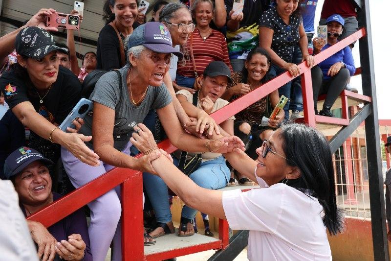 Jefa de Estado (E) visita Comuna Socio-Productiva «El Dátil» del estado Nueva Esparta