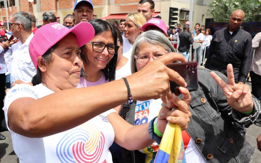 Presidenta (E) Delcy Rodríguez celebró récord de participación en Consulta Popular Nacional