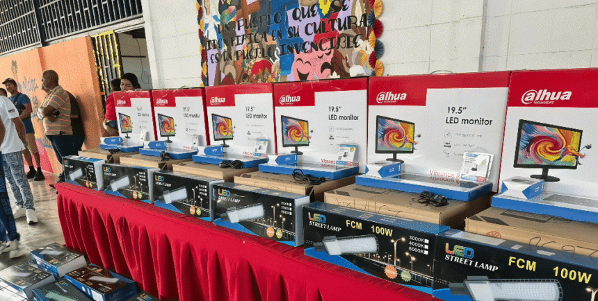 Poder Comunal en Miranda recibe dotación de equipos electrónicos y luminarias