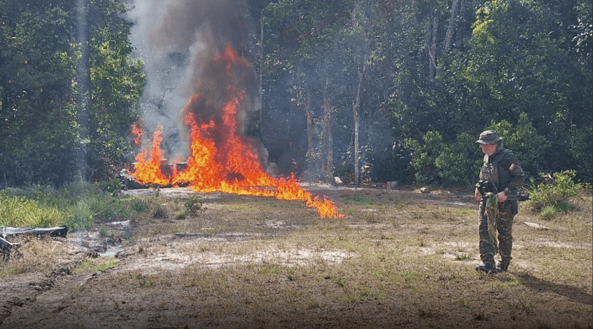 FANB destruye campamento de combustible utilizado por narcotraficantes en Amazonas