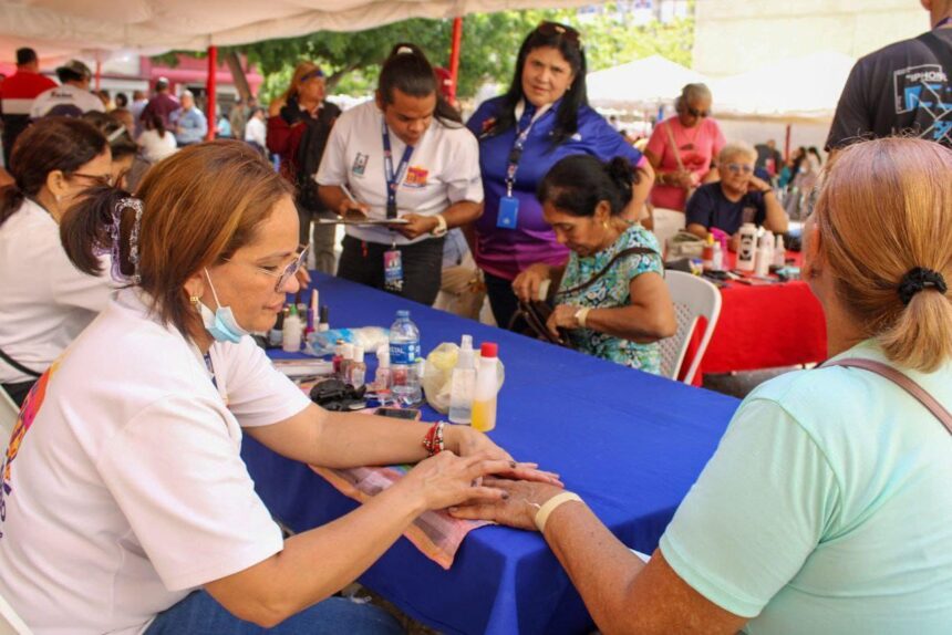 Mega jornada social atiende a jubilados y pensionados del ayuntamiento marabino