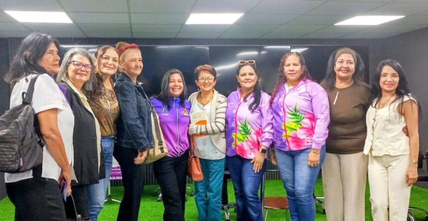 Realizan conversatorio Liderazgo de la Mujer en Maracaibo